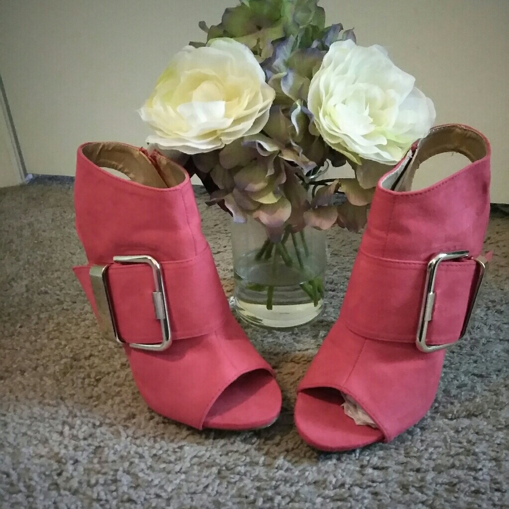 Suede pump - Picture 2 of 3
